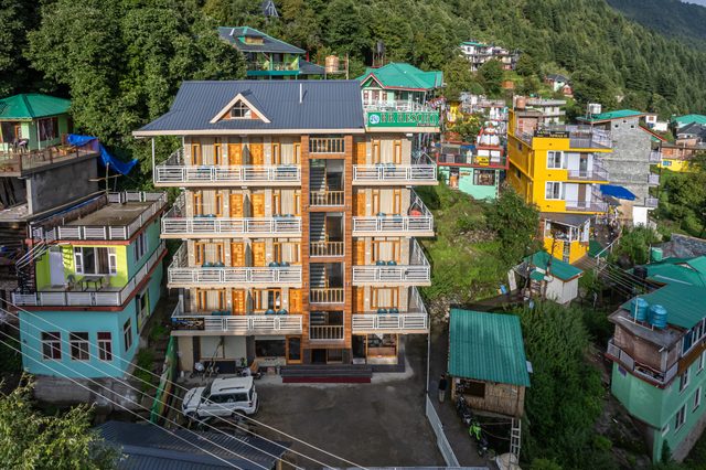 B.R. Resort - BR Resort exterior with mountain view